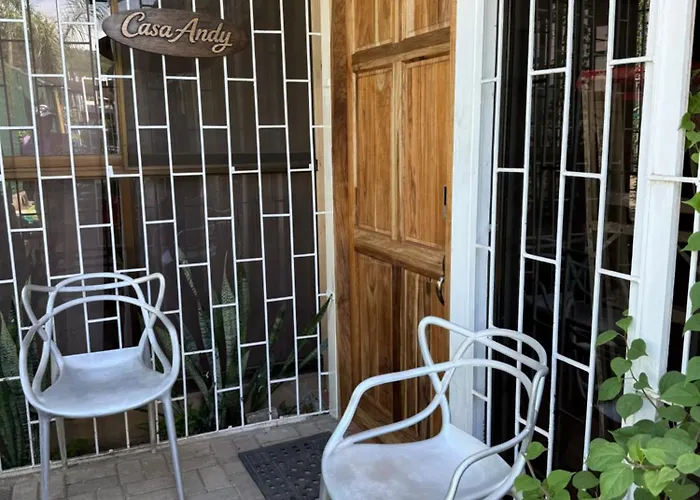 King Bed And Walk To The Gated Appartement Coco
